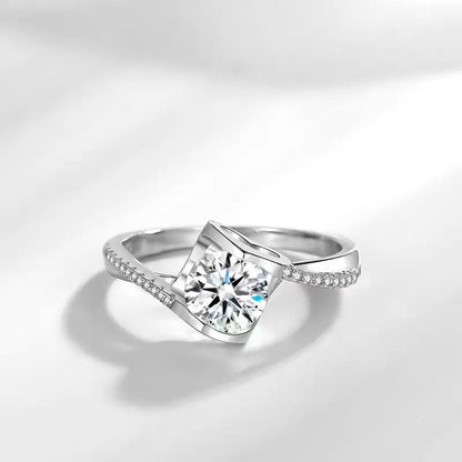 Angel's Kiss 1-Carat Hollow Zircon Ring